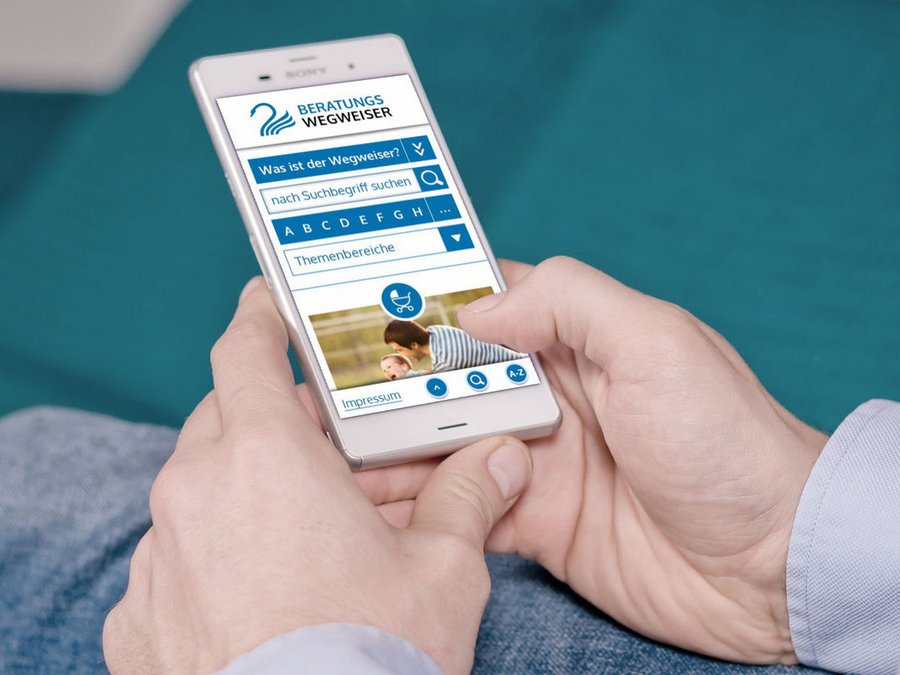 Großansicht Internetauftritt Beratungswegweiser Stadt Kleve barrierefrei nach BITV und responsive Webdesign auf einem Smartphone.