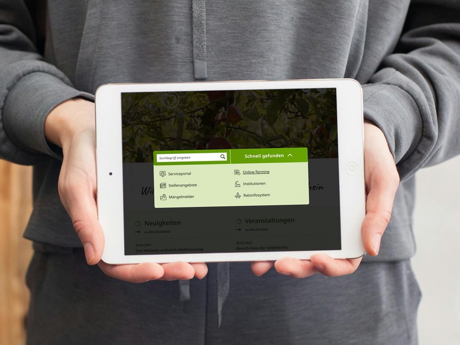 Der neue Internetauftritt der Stadt Toenisvorst auf einem Tablet