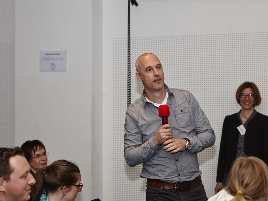 Großansicht Jörg Morsbach bei seiner Session auf dem InkluCamp im Dortmunder U