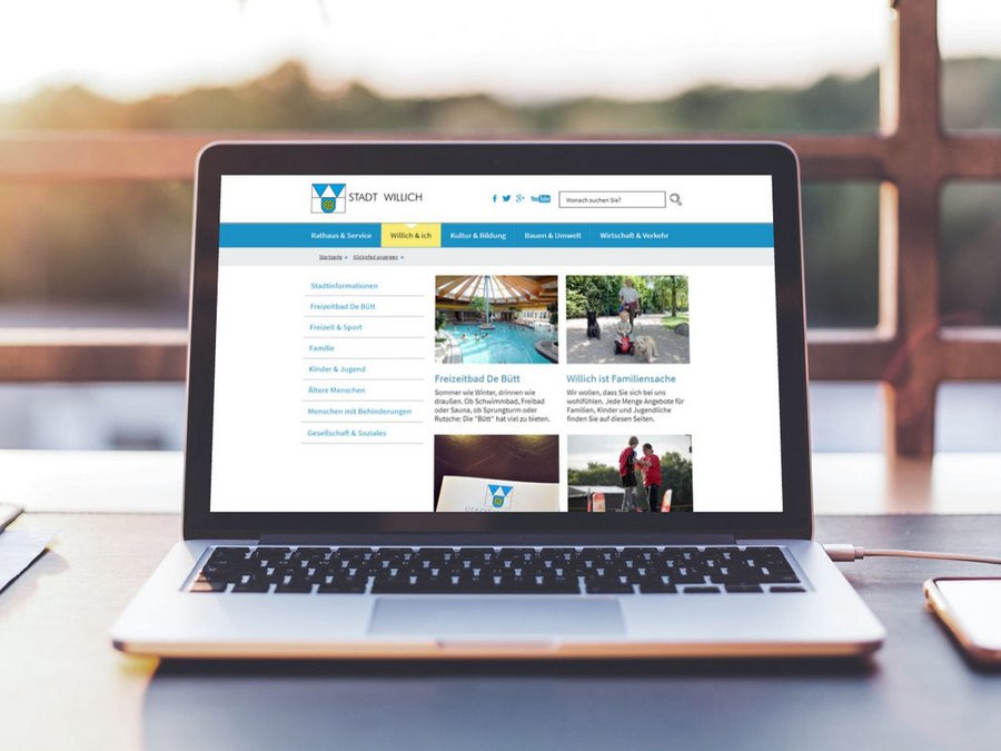 Großansicht Barrierefreies Responsive Design der Stadt Willich auf einem Laptop.