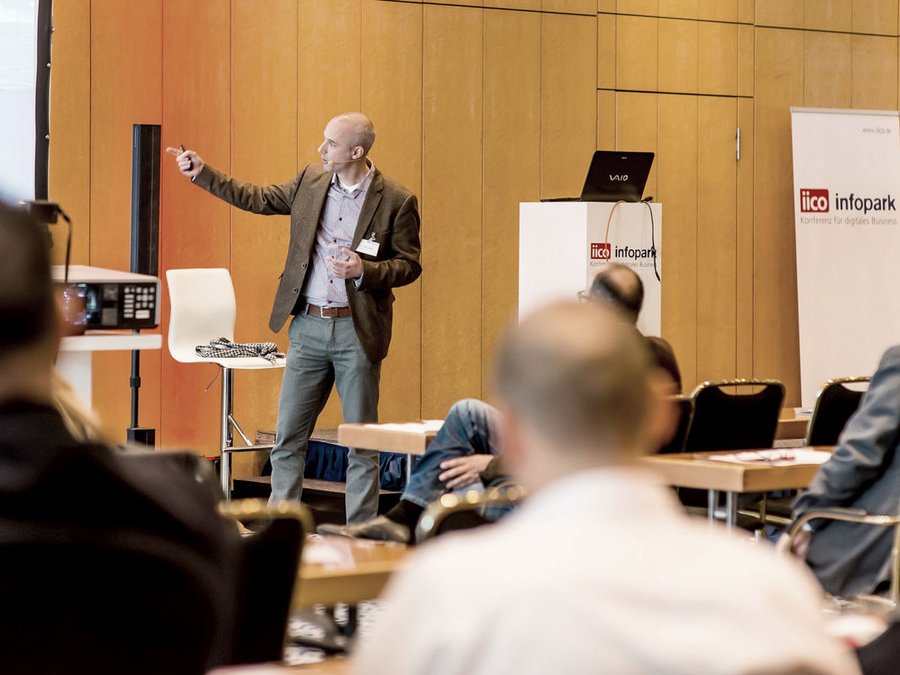 Großansicht Jörg Morsbach, anatom5 - Vortrag beim iico in Berlin.