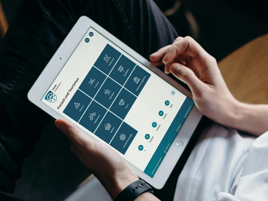 Responsive und barrierefrei nach BITV – der neue Internetauftritt der Stadt Voerde auf einem Tablet