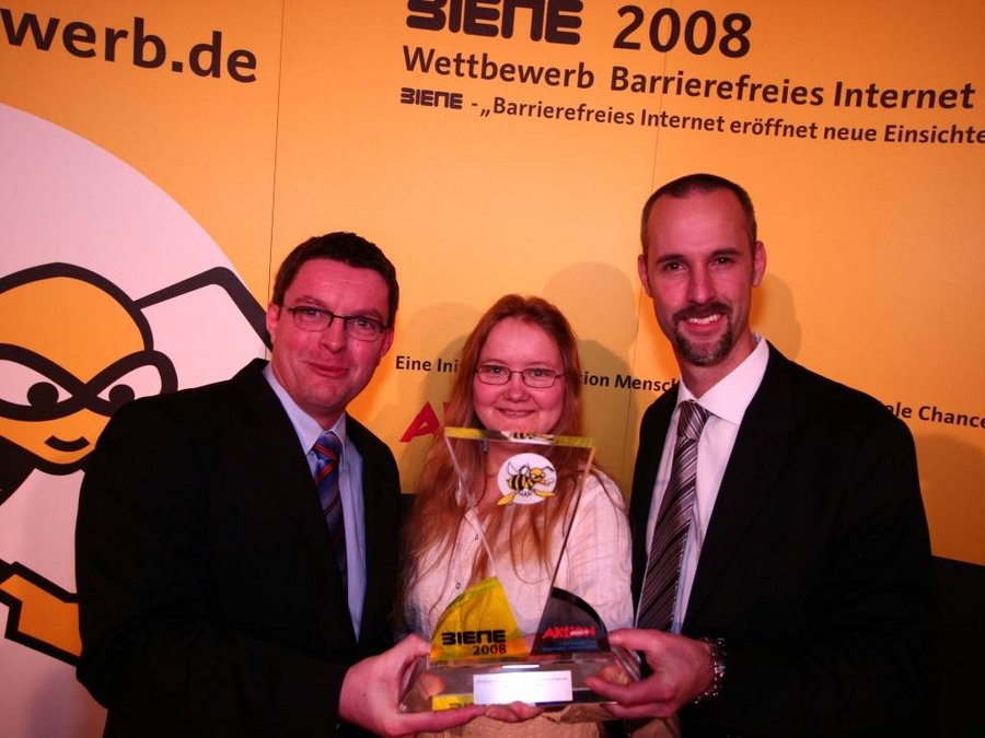 Großansicht Ein Foto für die Presse – die Gemeinde Kranenburg, das KRZN und anatom5 freuen sich gemeinsam