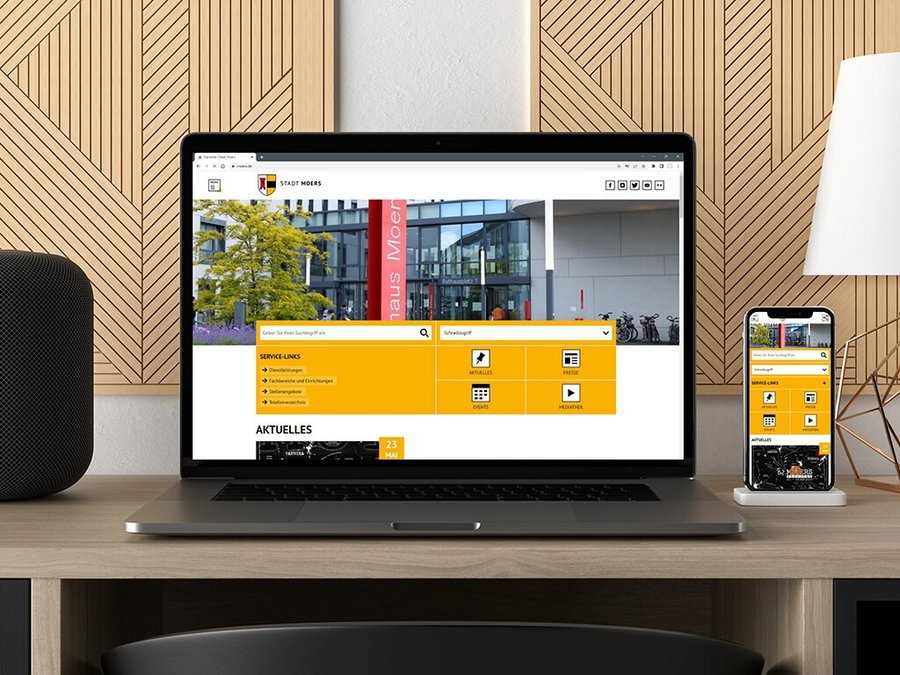 Der neue, barrierefreie Internetauftritt der Stadt Moers auf einem Desktop-Computer