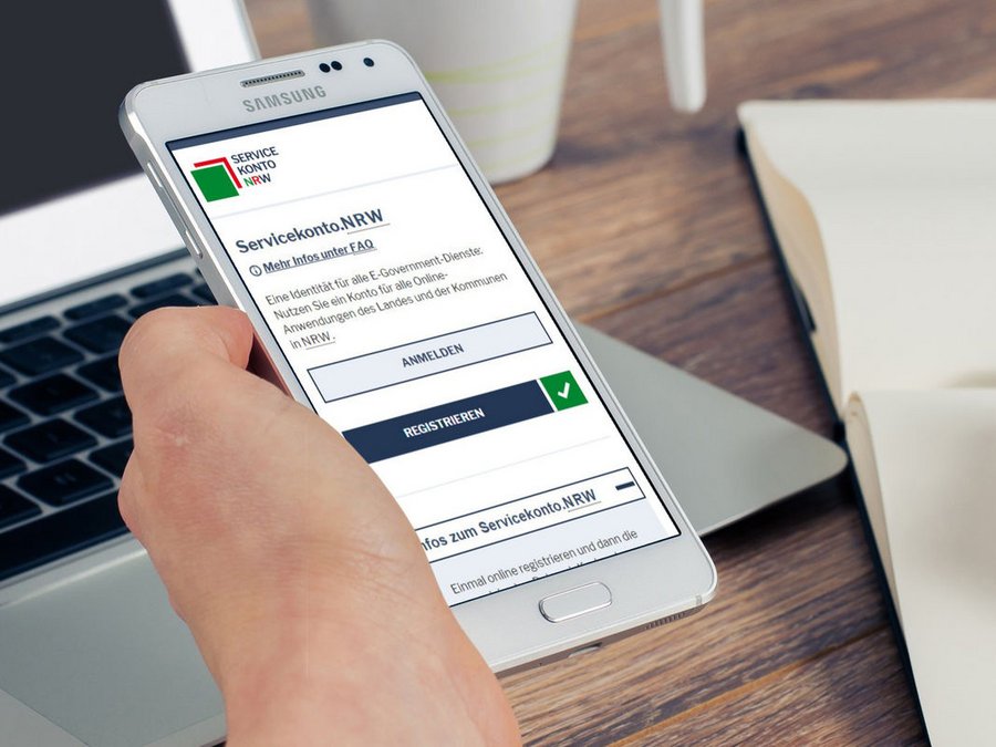Servicekonto NRW Anwendung auf Smartphone, responsive und barrierefrei