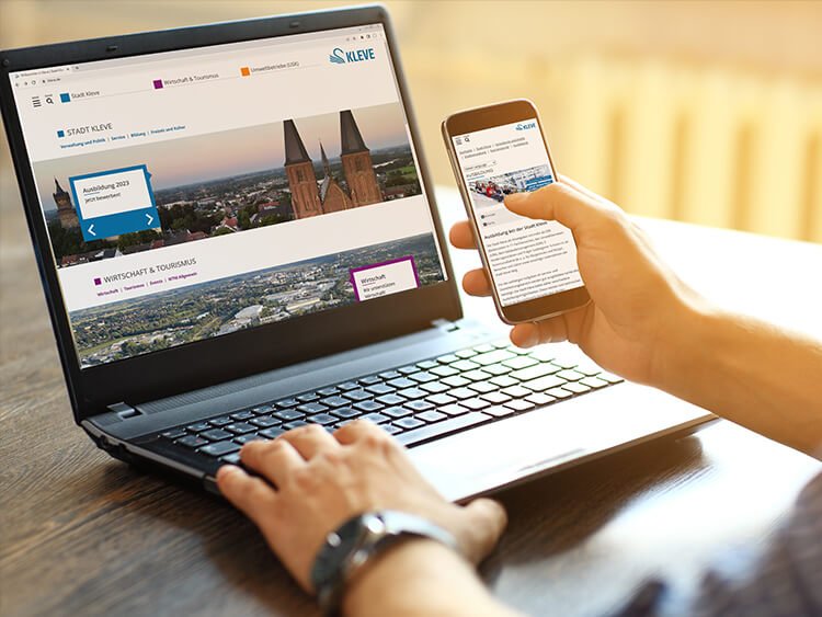 Screenshot neuer barrierefreier Internetauftritt der Stadt Kleve auf einem Laptop