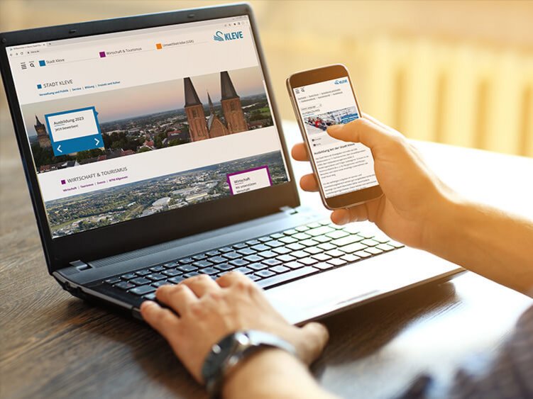 Screenshot neuer barrierefreier Internetauftritt der Stadt Kleve auf einem Laptop