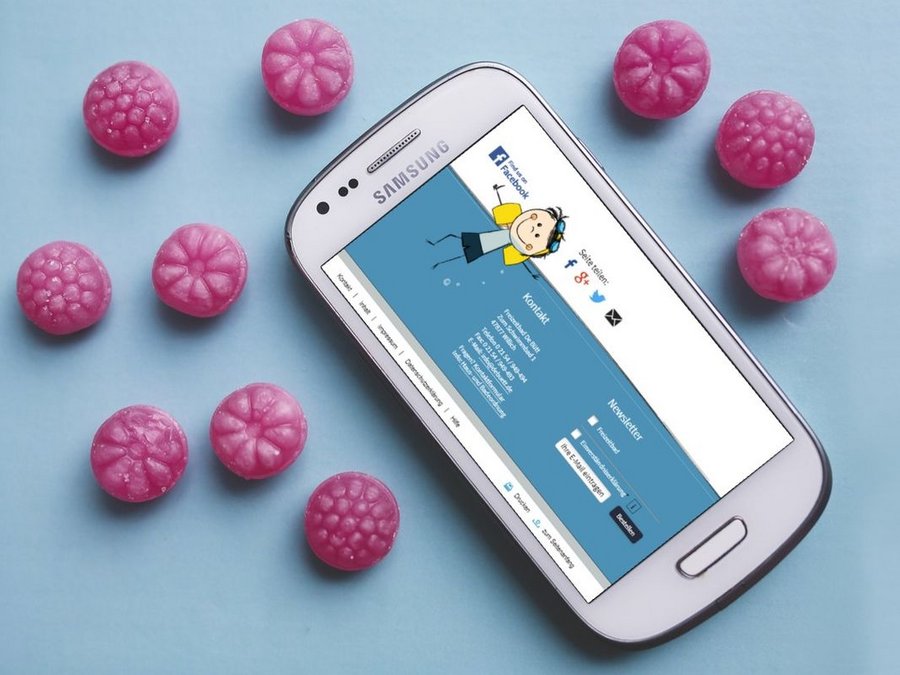 Großansicht Barrierefreies Responsive Design der Stadt Willich auf einem Smartphone.