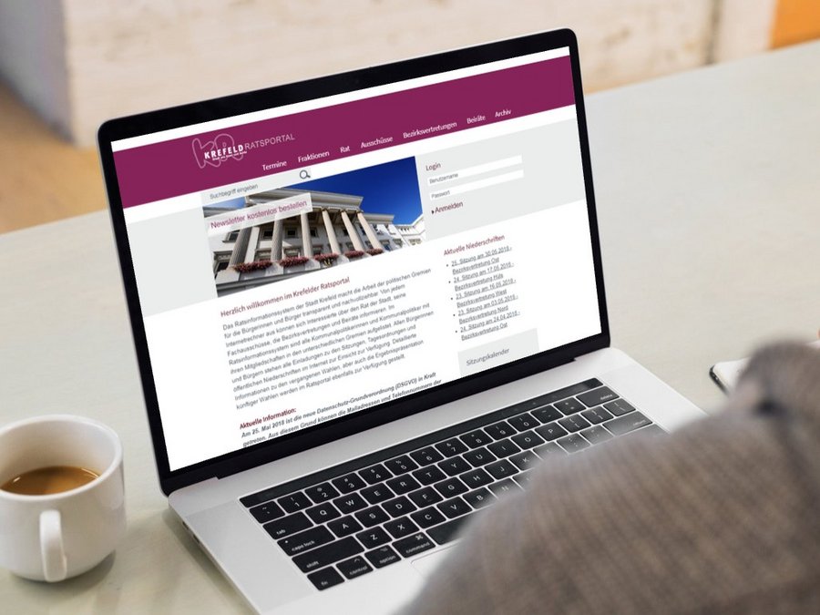 Nach BITV für Barrierefreies Internet Responsive Website der Stadt Krefeld auf einem Laptop.