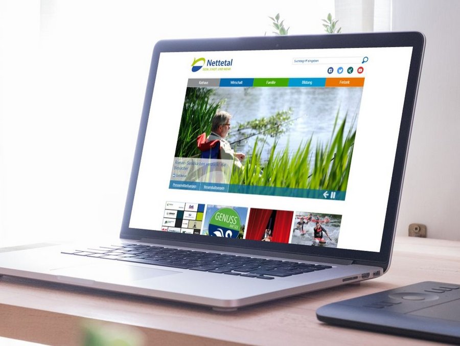 Laptop mit Ansicht der Nettetal Webseite