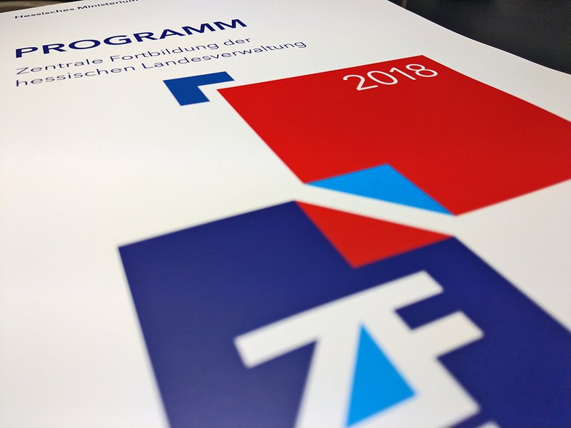 Foto Titelseite: Dokumentation Design Jahresprogramm für das HMDIS