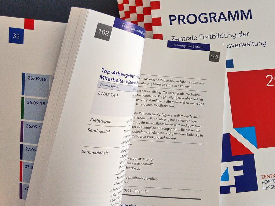 Aufgeräumtes Design von anatom5 – das Jahresprogramm für die Zentrale Fortbildung der hessischen Landesverwaltung